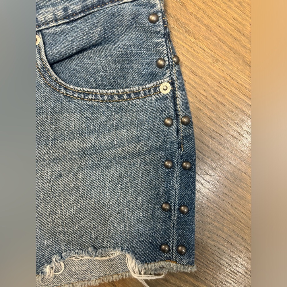 Levi’s Jean Shorts Metal Stud Embellishment women’s size 29 - Picture 7 of 7